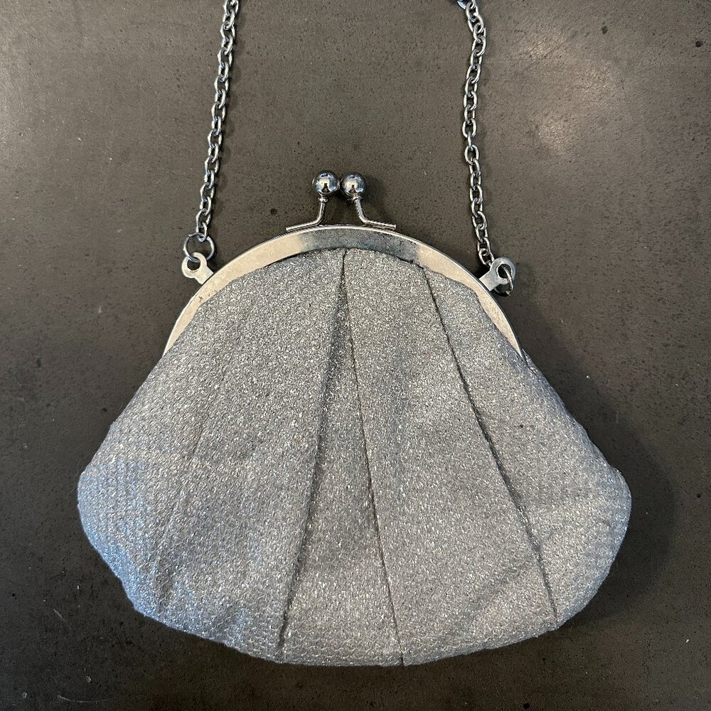 Claire's Silver Metallic Sparkle Kiss Lock 7"x6" Metal Strap Bag or Clutch